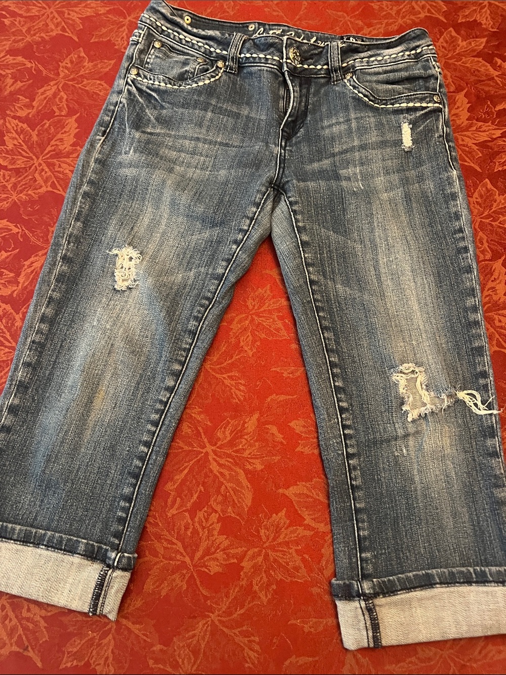 Women’s LA Idol factory, distressed capris white decorative stitching 9